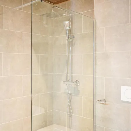 בית נופש Awesome In W/ Wifi And 5 Bedrooms Saudasjøen